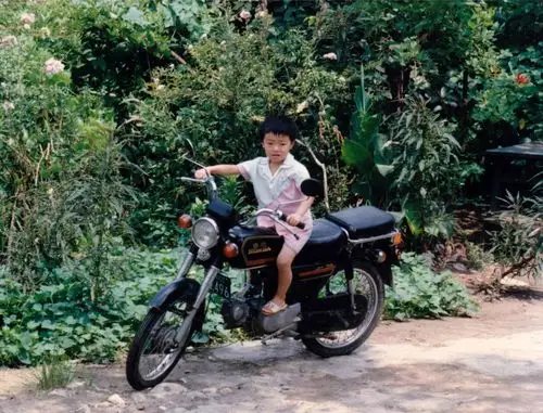 【一张不堪回首的童年照】 秀出属于我们的那个童年时代