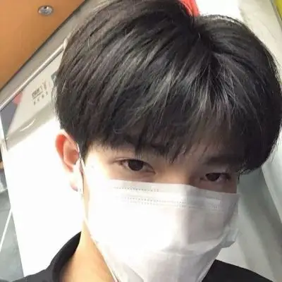 戴口罩男生成熟头像 念七