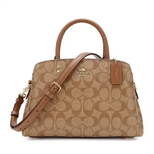 有经济实力的女性就可以入手一些世界级名牌包包,拿在手上既好看又显