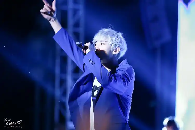 朴灿烈 #邻家美男√ #parkchanyeol #白发灿烈 『cr.