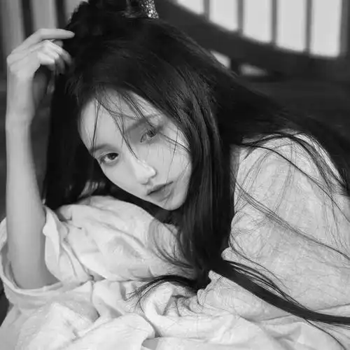 头像黑白图片2023最火爆女生伤感_女生头像_头像屋
