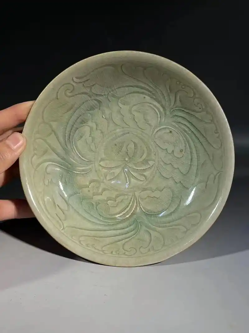 古玩 #收藏爱好者 北宋 越窑青釉刻花牡丹盘 - 抖音