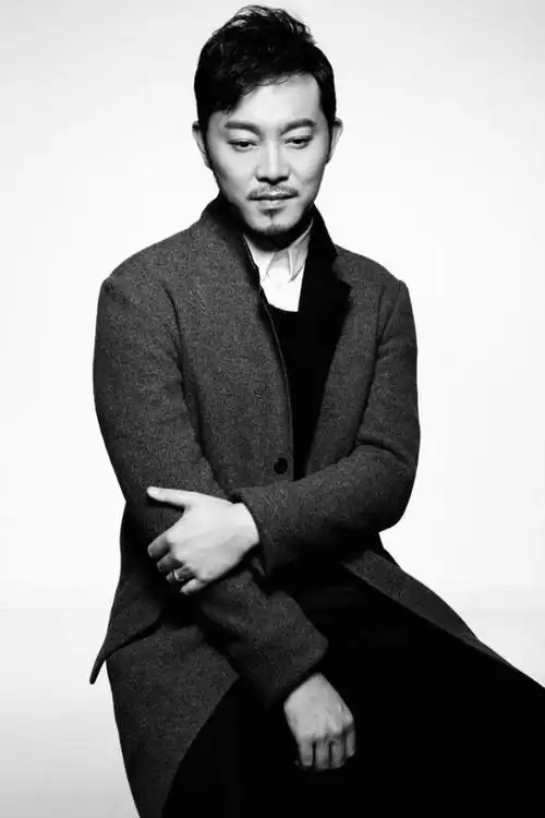 男明星:沙溢时尚黑白写真 凸显冬季熟男魅力-小虾米