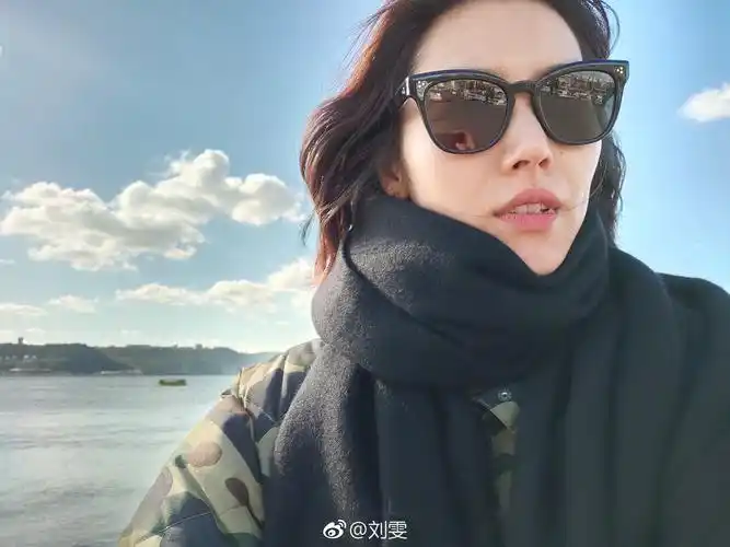 刘雯这些生活照为什么不美颜是怕受到同行们的嘲笑吗