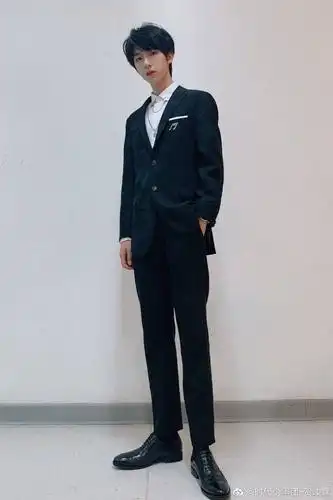 贺峻霖傍晚好呀