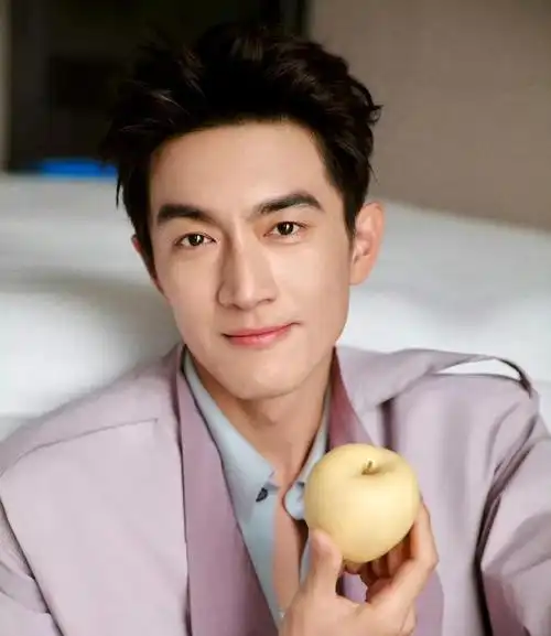 赵丽颖与林更新大方恋爱,杨幂新公司压力山大,谁能入局?