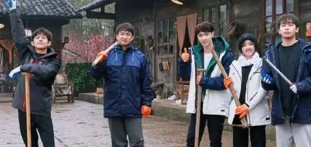 张艺兴犯错自责不已,却收获满满的温暖_何炅_自由_大家庭