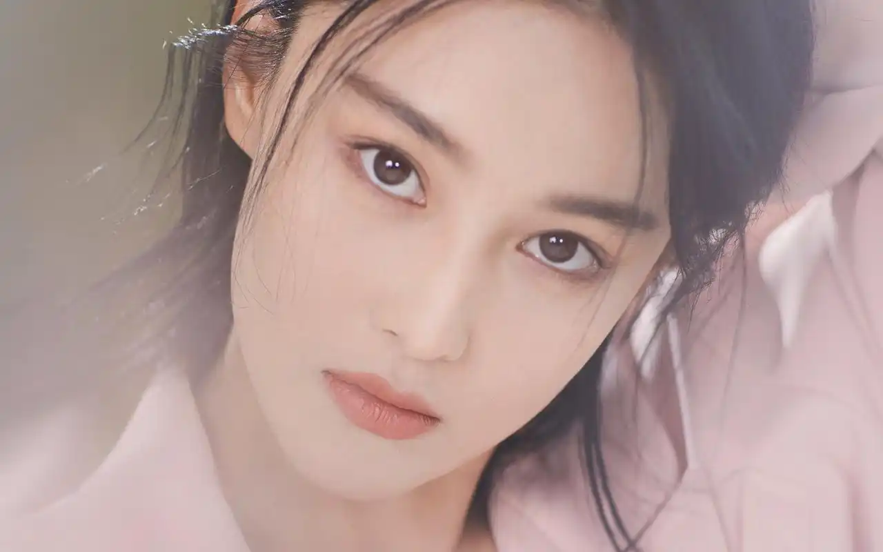 张馨予短发超美性感写真图片桌面壁纸