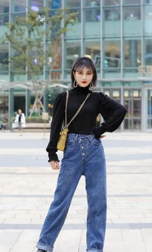 深秋时节的姑娘爱穿牛仔裤时尚保暖易搭配还能提升气质