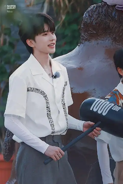 奔跑吧蔡徐坤#小可爱向你重重锤来90@蔡徐坤