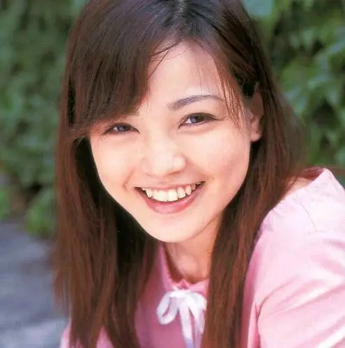 爱笑女星,都拥有一颗sin感的小虎牙,很干净的感觉