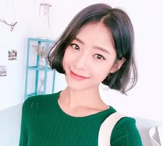 2018最新女生中分刘海发型图片— 爱才妹生活