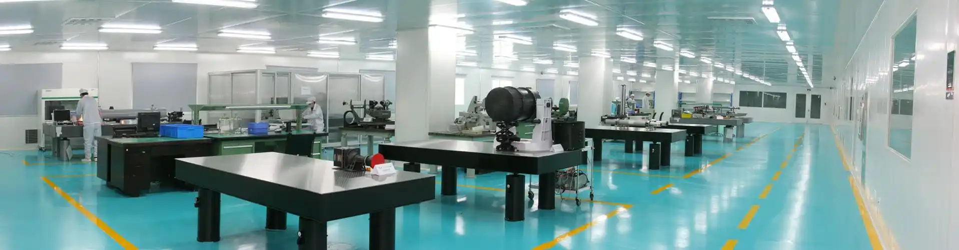 中心拥有4000m2装调场地,包括对心加工室,机械装校室,1500m2十万级