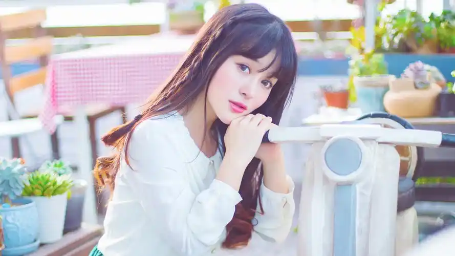 漂亮安静的女孩壁纸