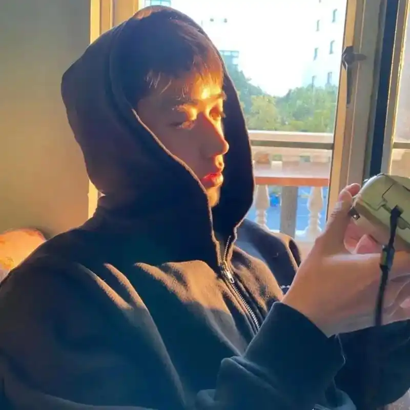 间歇性渴望爱情,持续性喜爱单身#男生头像 #优质头像 #头 - 抖音