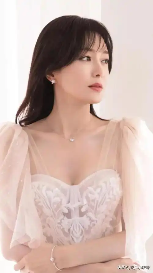 秦岚风华绝代貌美动人