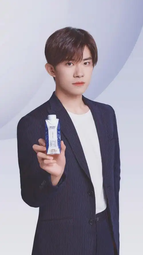 易烊千玺特仑苏品牌代言人