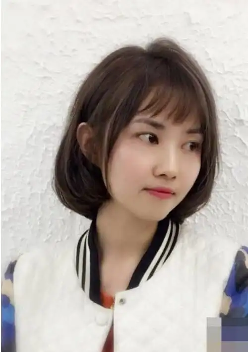 12岁女孩扎头发简单好看短发教程?