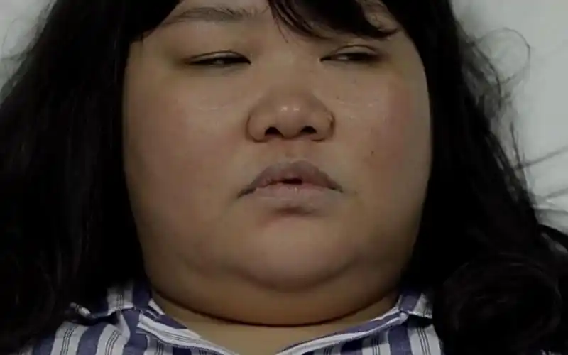 b>胖女孩 /b>因为长得丑被人嘲笑,得到变美药水后,.