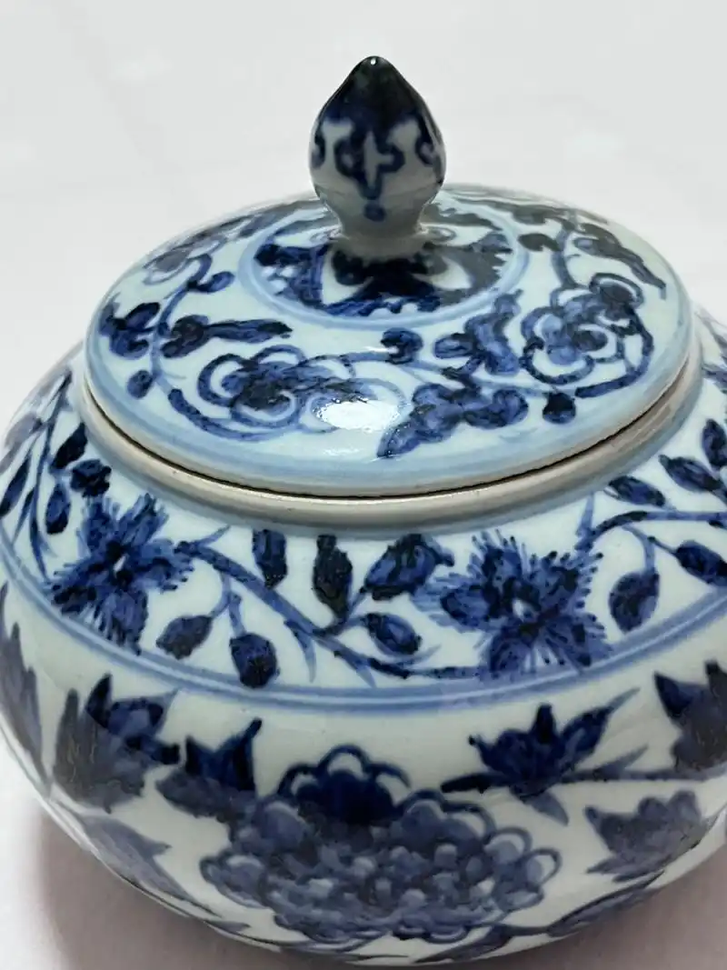 永宣青花折枝花卉纹盖罐!