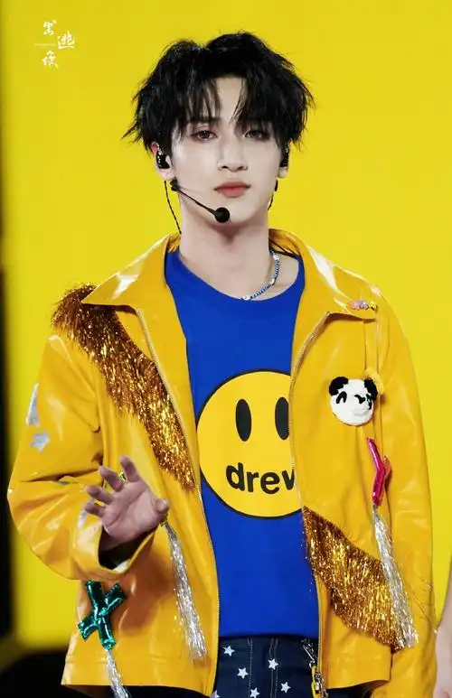 严浩翔演唱会跟粉丝唠了五块钱的##严浩翔饭撒##严浩翔楼间楼演唱会