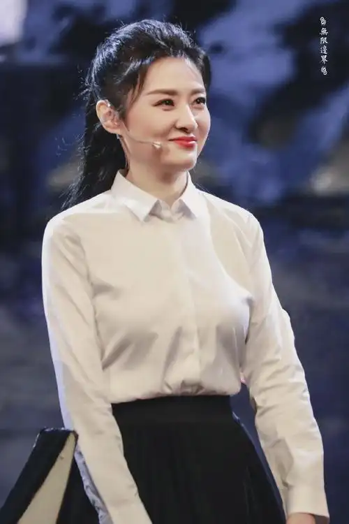 53岁前央视主持人周涛近照曝光,知性优雅气质佳