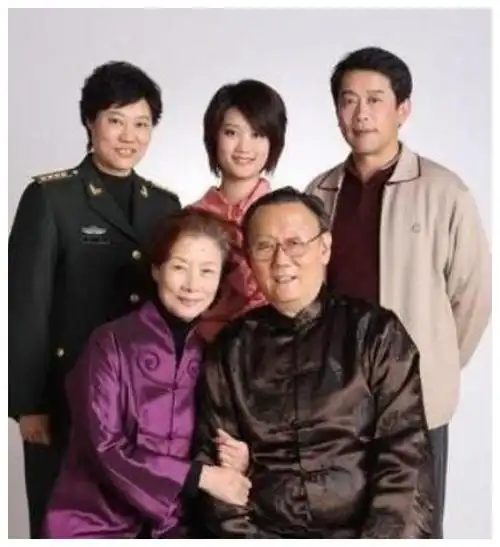 国家一级演员吕中,儿子是导演,儿媳是影后,女儿更是让人尊敬