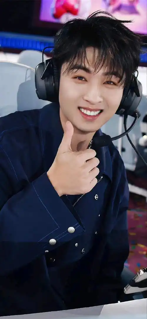 壁纸超话明星壁纸第310期|秦霄贤