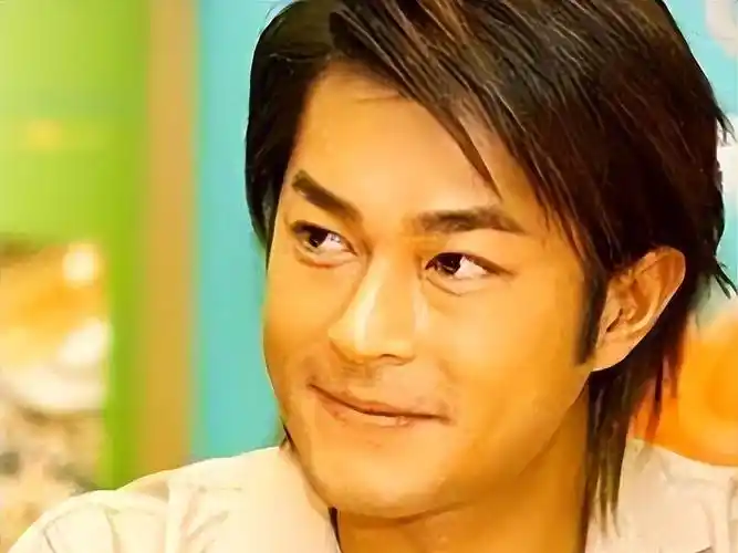 娱乐圈留长发的5位"港风男神",谢霆锋郑伊健痞帅,却输给了他_古天乐