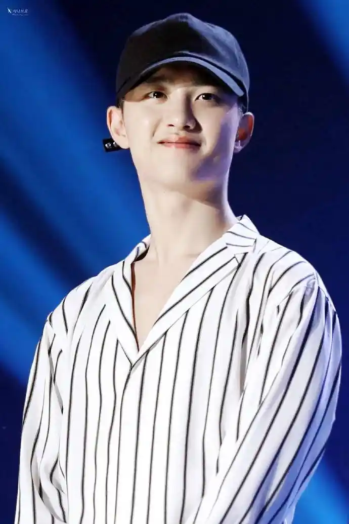 都暻秀solo#你眼神里的谦和温暖你嘴角边的温暖坦然装满亿万星辰的