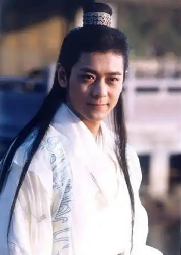 4林志颖有着俊美的面容,斯文儒雅的气质,这给他的古装扮相增添了不少