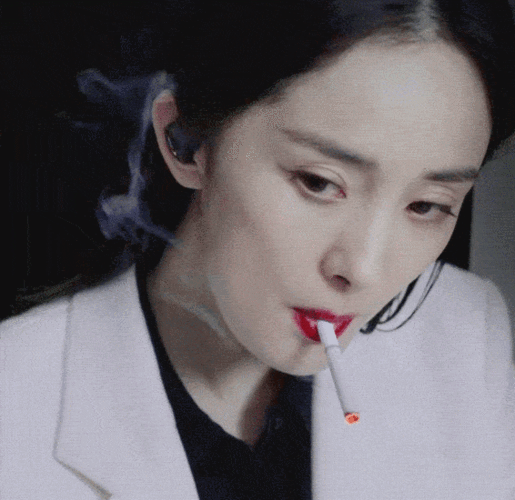 杨幂《刺杀小说家》眼神狠厉打戏利落,演戏有进步!