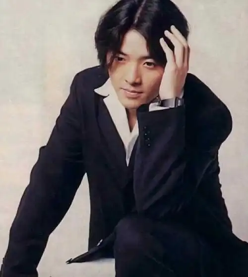 56岁郑伊健被偶遇,皮肤下垂胡子拉碴身材大变样,太像古惑仔了