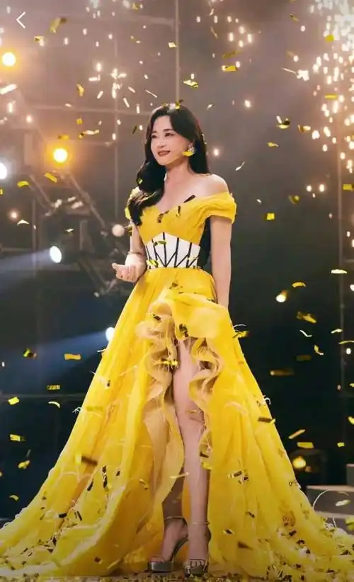 两个"贾玲"隔空对唱,网友:她下了好大一盘棋!_成功_照片_身材