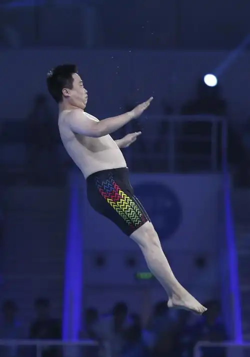 星跳水立方燕小六肖剑上演胖子大逆袭