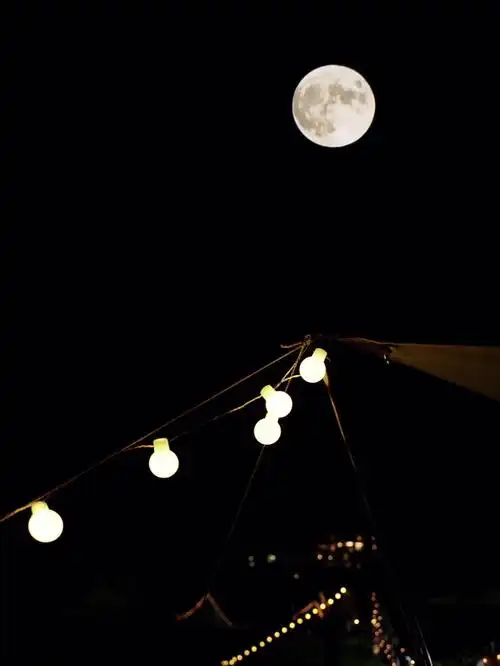 月在山野苍里露营会夜晚现场月亮巨美啊