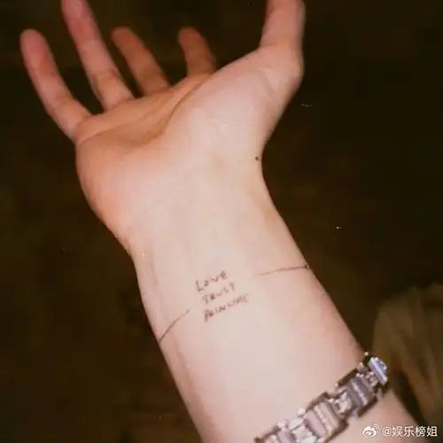 王嘉尔纹身的意义