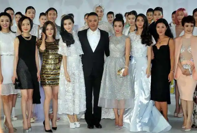 范冰冰到底有多白看完她和这些女明星的合影你就知道了