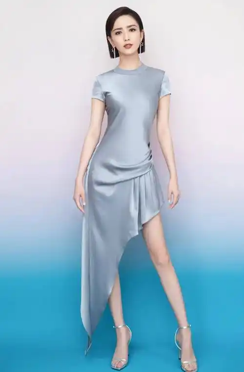 佟丽娅的性感高跟鞋