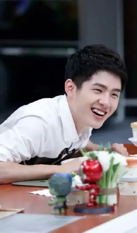 刘昊然分享180824最真实灿烂的笑容虎牙昊然又来为你化身今日份阳光