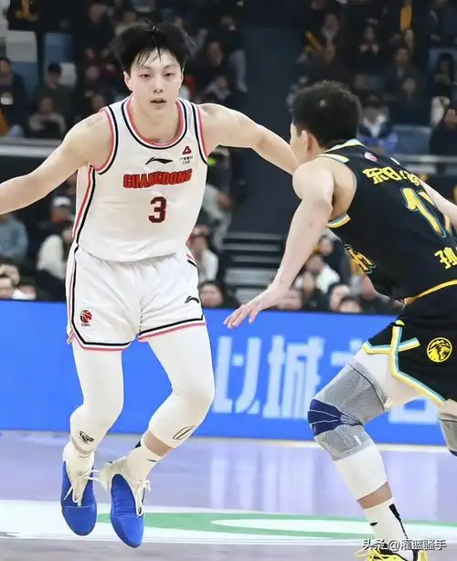 cba八强3组关键对位胡明轩对得分王顶级前锋对决齐麟迎挑战