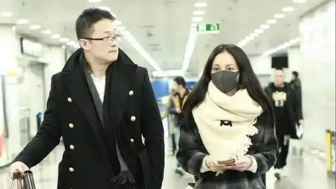 40岁姚笛发动态头戴绿帽,疑似内涵富商老公出轨