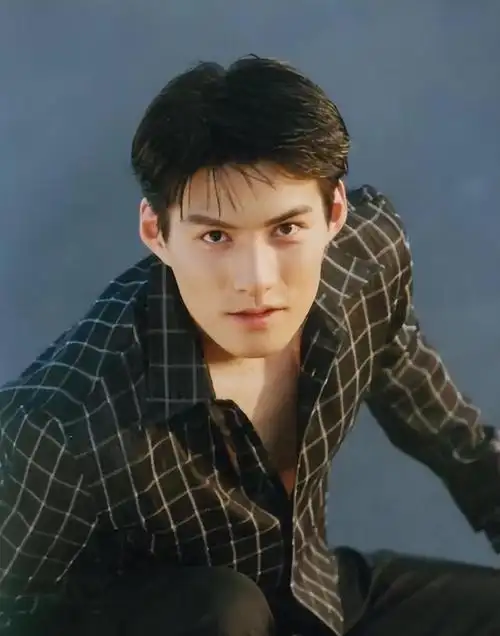 毕业于上戏的10位校草个个面如冠玉气质绝伦击中了国人审美