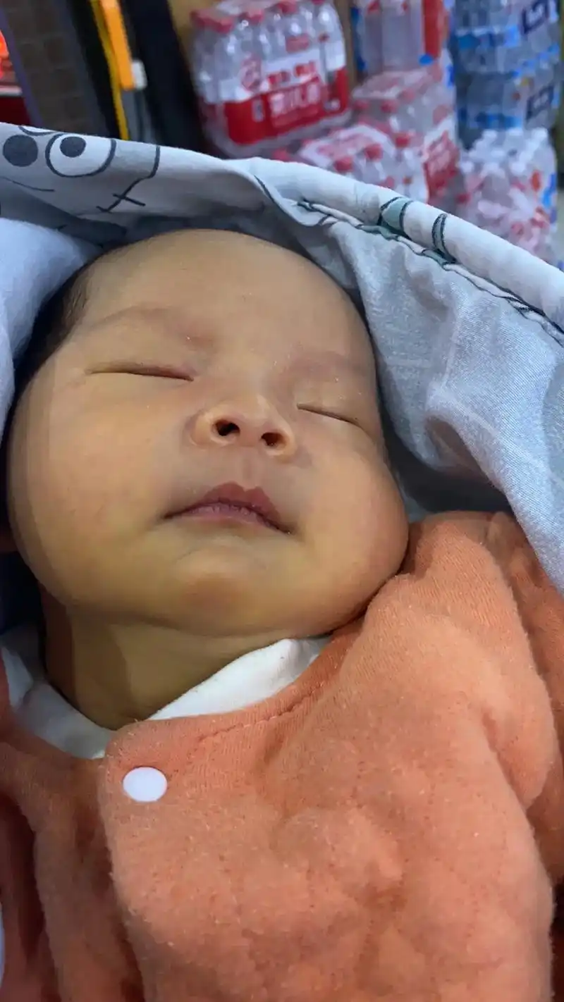 为什么小宝宝会有黄疸.我们家10月1号出生的虎娃,第四天说黄 - 抖音