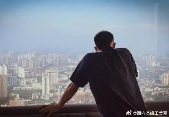 谁懂这个背影的含金量啊没有技巧就是硬帅#黄景瑜顶级alpha