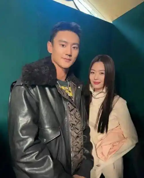 陈坤父子亮相伦敦时装周,外媒镜头下的真实状态引发网络热议!