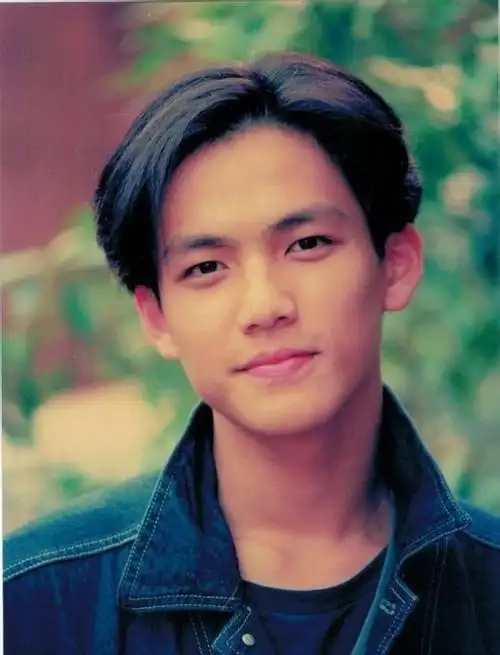 年轻时期的钟汉良,也是一位小鲜肉.