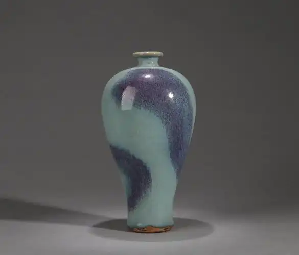 旧藏钧窑红斑梅瓶