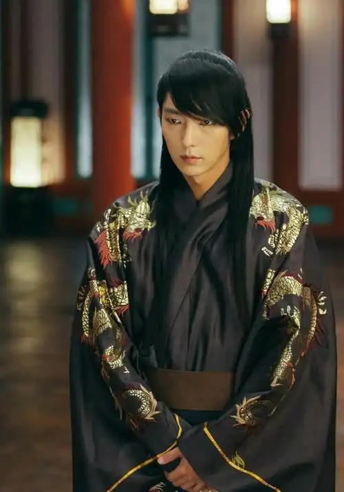 花美男李准基多倒霉?被骗光多年积蓄,女友分手嫁人,他39岁未婚