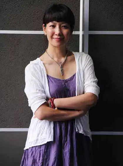 胡军妻子卢芳自曝被求婚过程 大方分享恩爱恋情